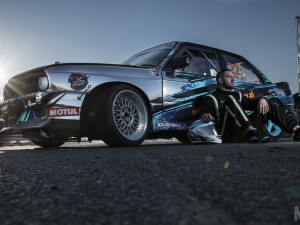 Vehicle wrap design for Kamil Tomczyk – chrom