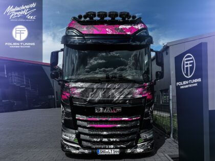 DAF XG+ RocketPinUp wrap design